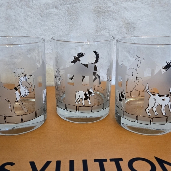 Other - Set of 4 glasses with whimsical dogs